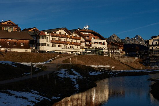 Mountains Hotel主图