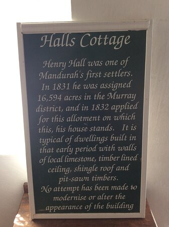 Hall's Cottage景点图片