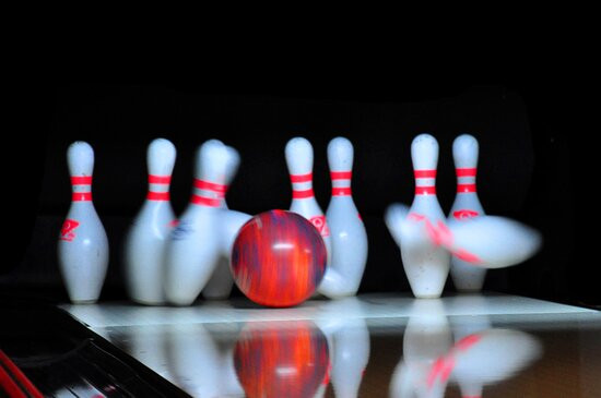 Strike Bowling im Fohren Center-布鲁登茨必去景点