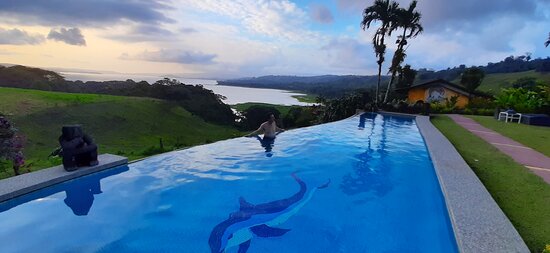Hotel La Mansion Inn Arenal-泳池