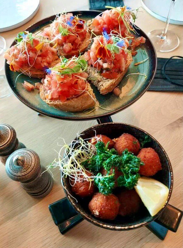 Ardilla Bistro & Bar