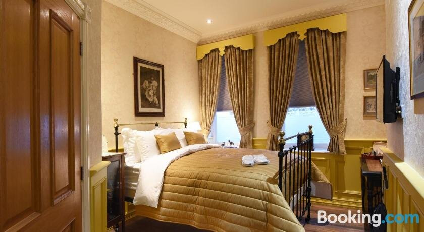 The Aston Tavern主图