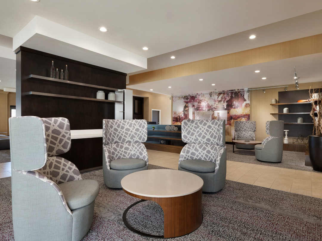 Courtyard by Marriott Charlotte Airport North主图