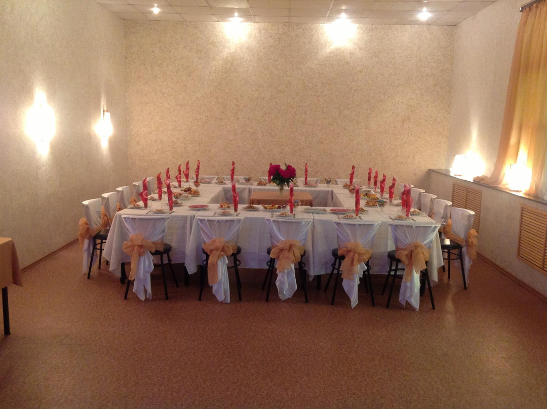 Russkiy Ishim餐馆和美食-U Soni