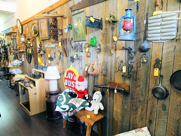 Depot Village Antiques景点图片
