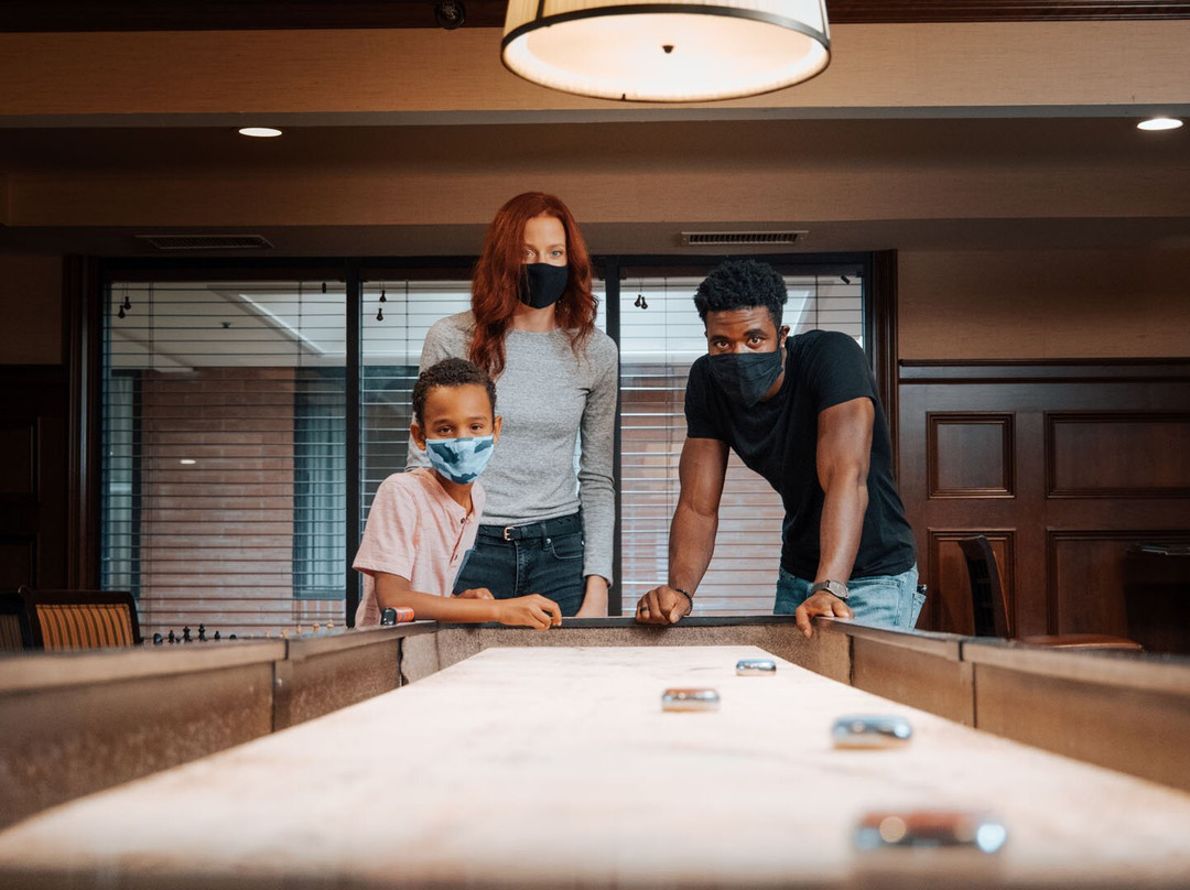 安阿伯丽晶套房酒店主图