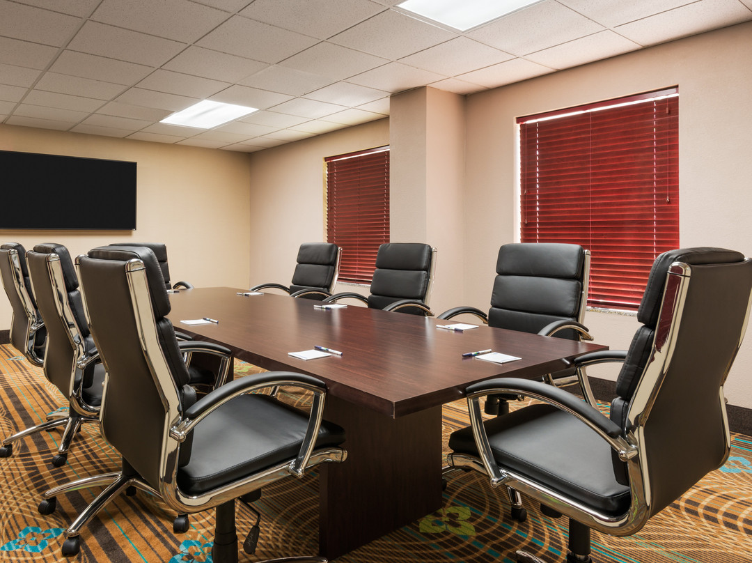 Holiday Inn Express & Suites Bentonville By Ihg