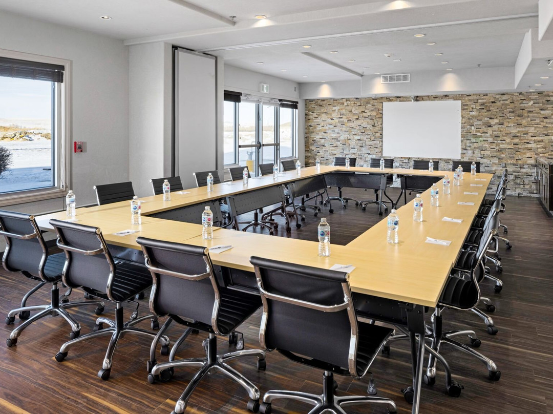 Home Inn & Suites - Swift Current主图