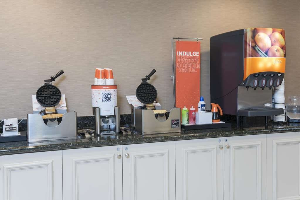 Hampton Inn & Suites Hartford-Manchester主图