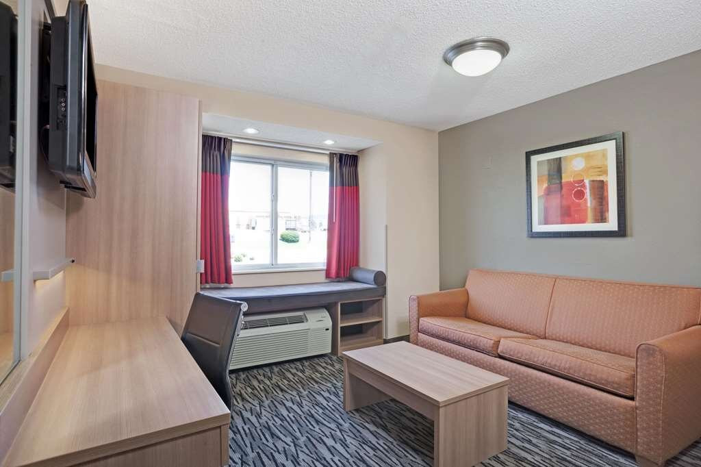 Microtel Inn & Suites by Wyndham Charleston WV主图