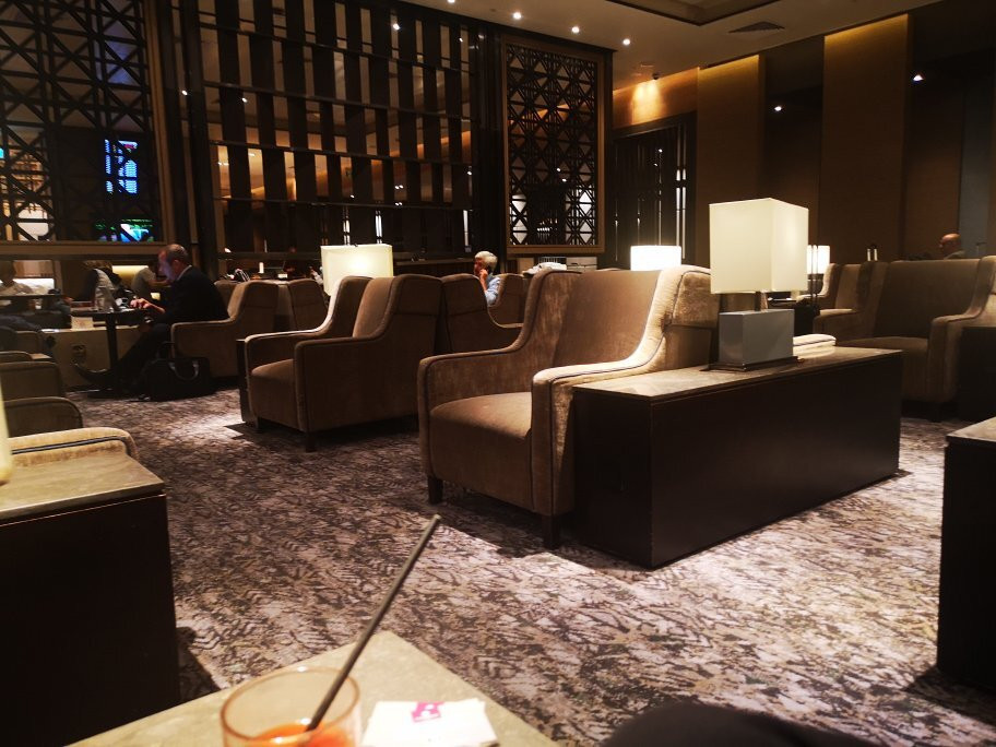 Plaza Premium Lounge Heathrow T2 Departures景点图片