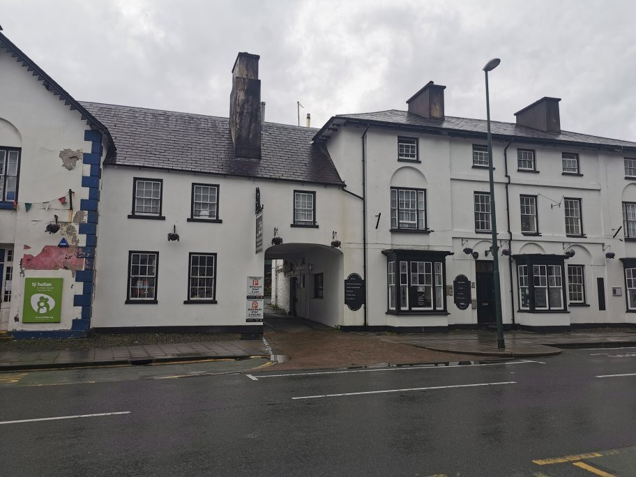 The Black Lion Royal Hotel主图
