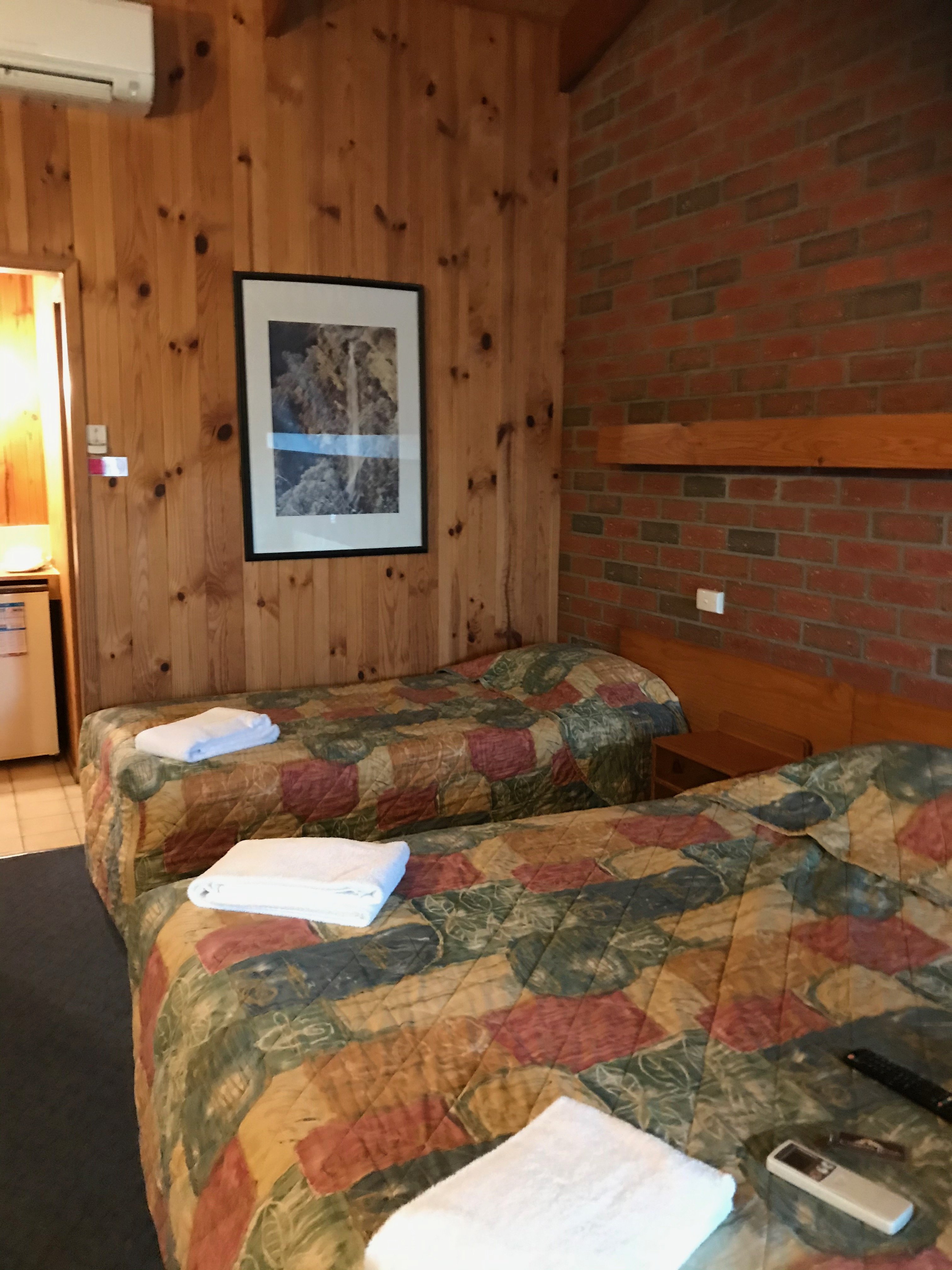 Country Roads Motor Inn-官方