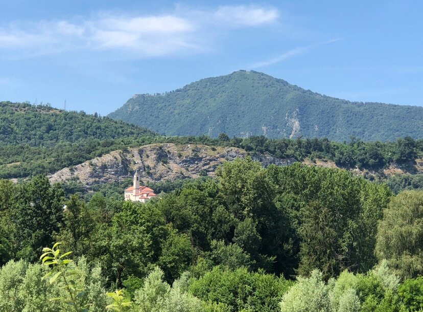 Chiesa Dei Santi Giovanni Battista e Maurizio-Caravate必去景点