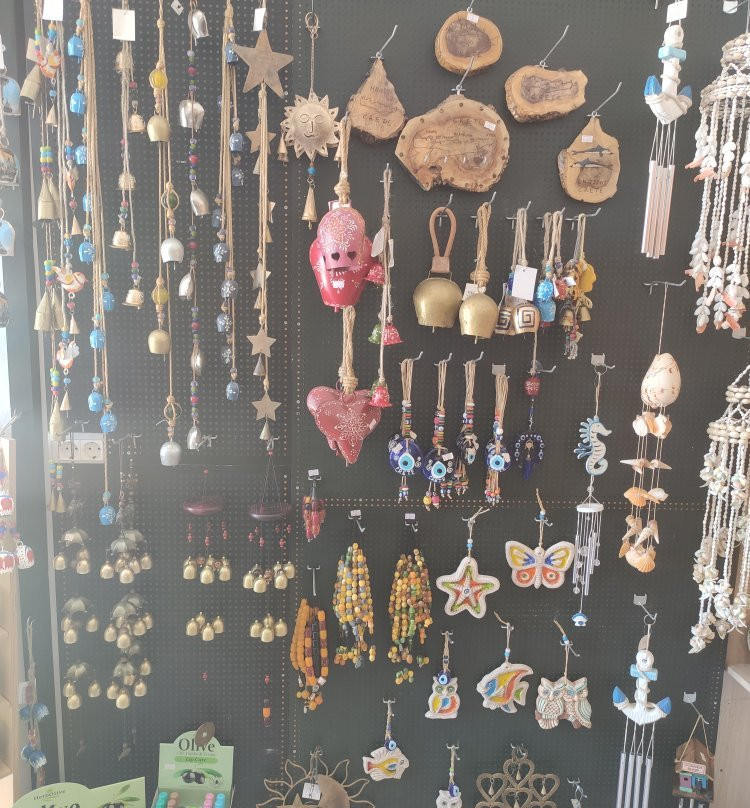 Ploumi Traditional Souvenir Shop-Mochos必去景点