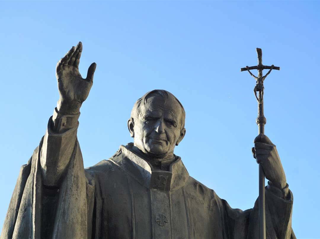 Statue of John Paul II-Nitra必去景点