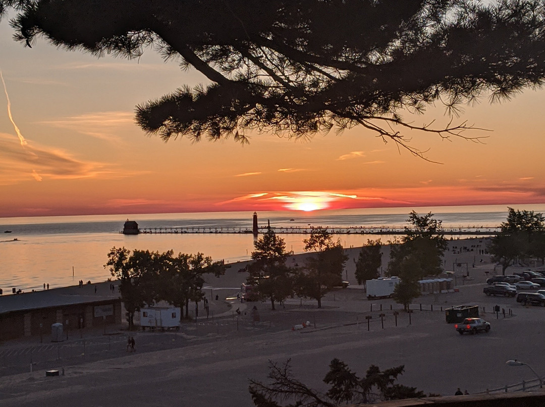 Looking Glass Beachfront Inn主图