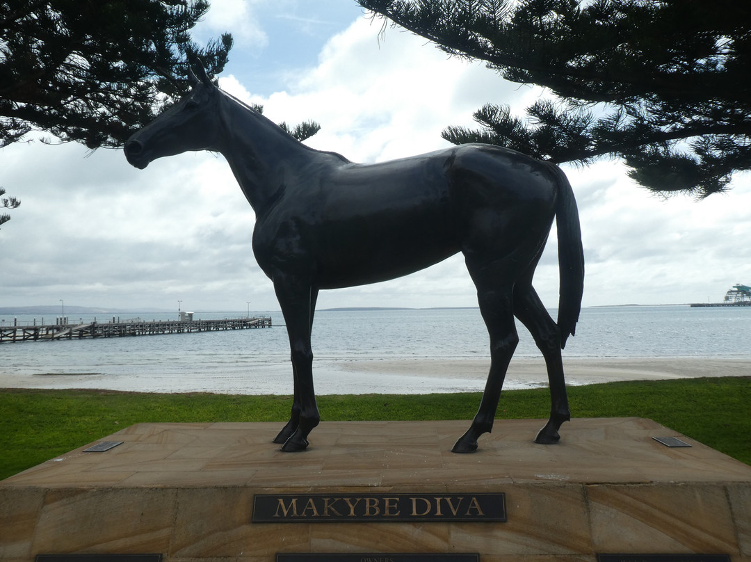 Makybe Diva Statue景点图片