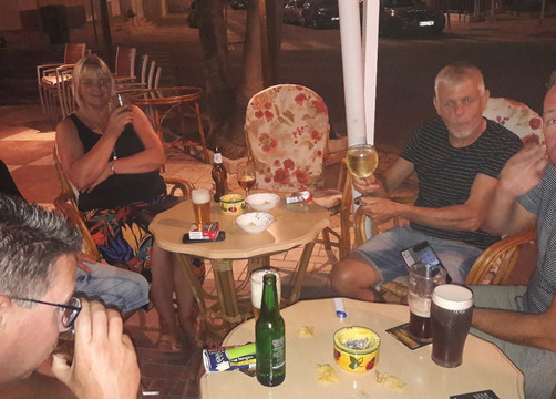 Browns Bar-托雷莫里诺斯必去景点