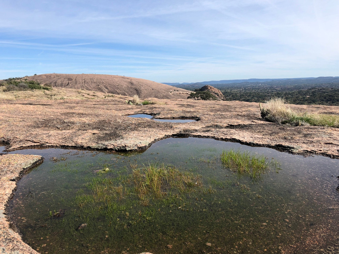 Enchanted Rock Cave-弗雷德里克斯堡必去景点