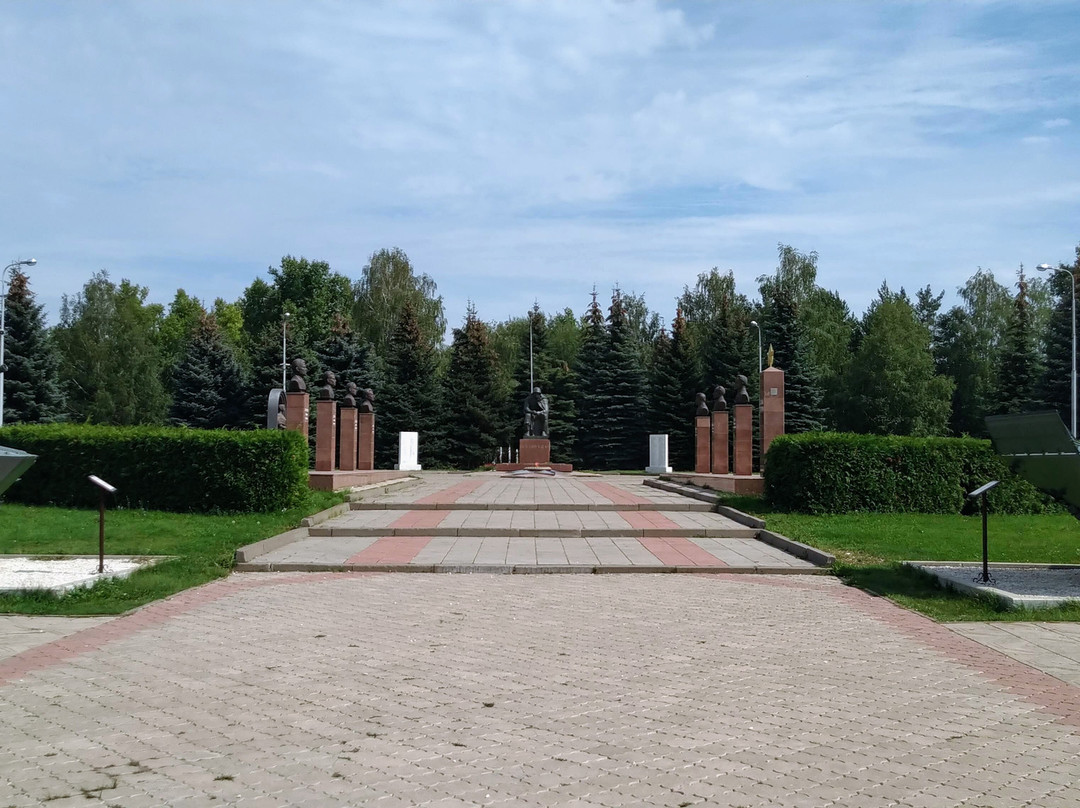 Memorial Ensemble the Soldier's Thinking-Oktyabrsky必去景点
