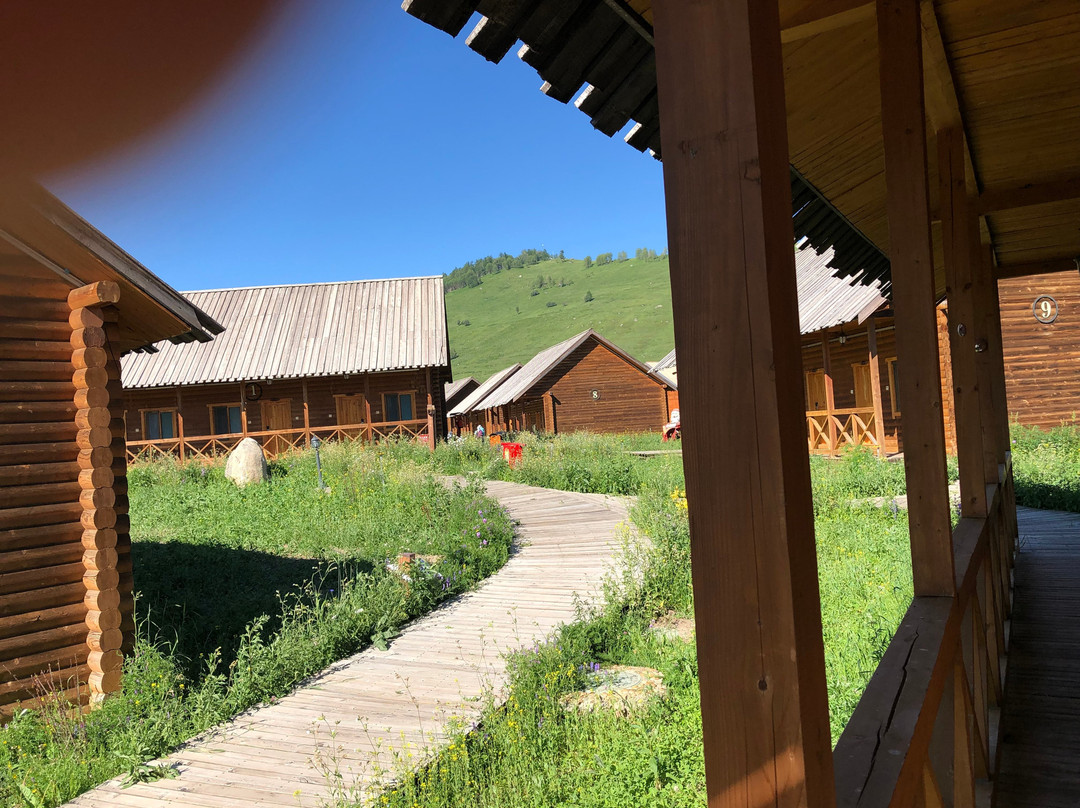 喀纳斯禾木山庄主图