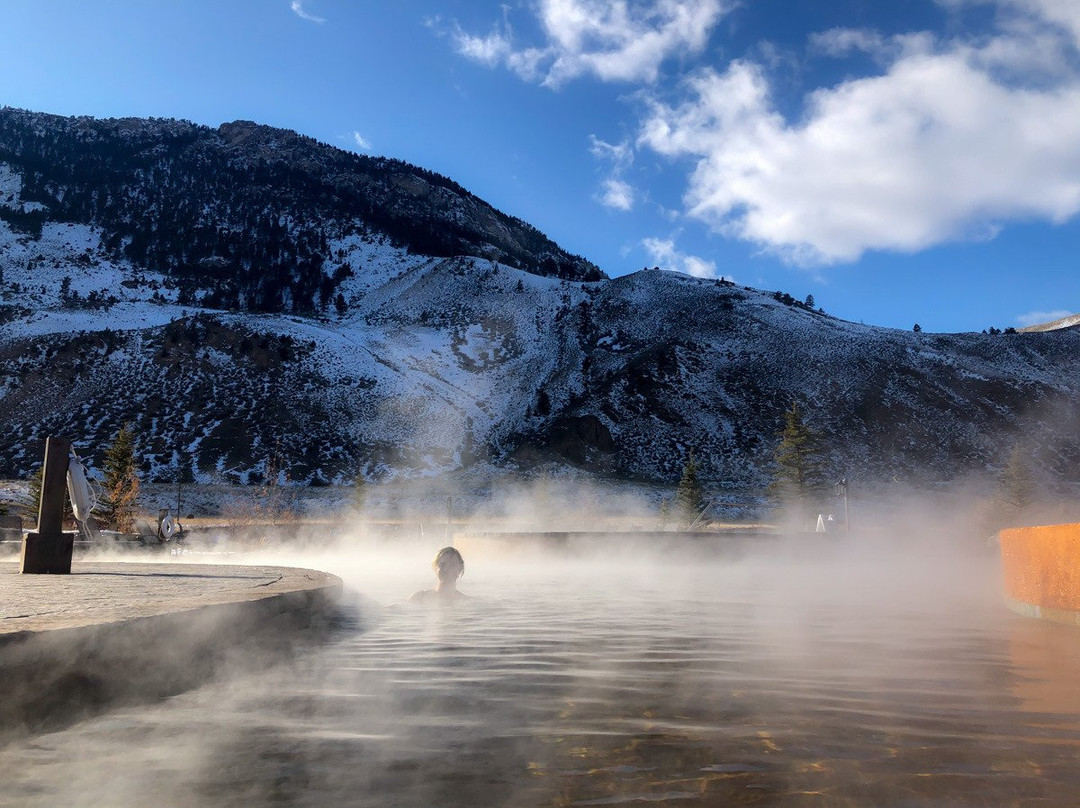 Yellowstone Hot Springs景点图片