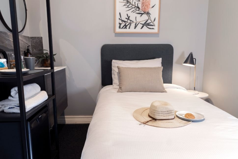 The Alison Randwick主图