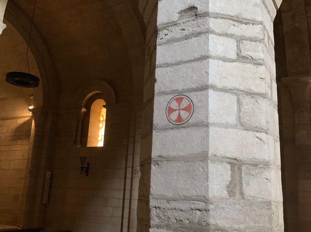 Iglesia del Crucifijo-Puente la Reina必去景点