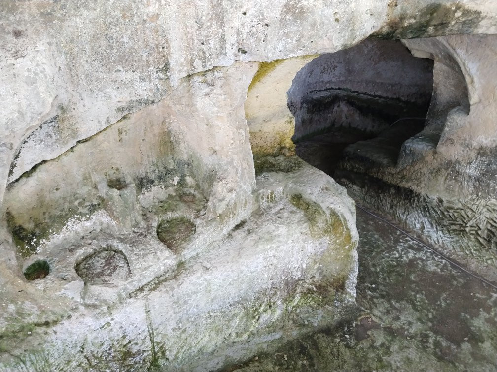 Ta’ Bistra Catacombs-Mosta必去景点