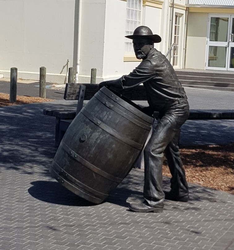 Old Court House Complex-巴瑟尔顿必去景点