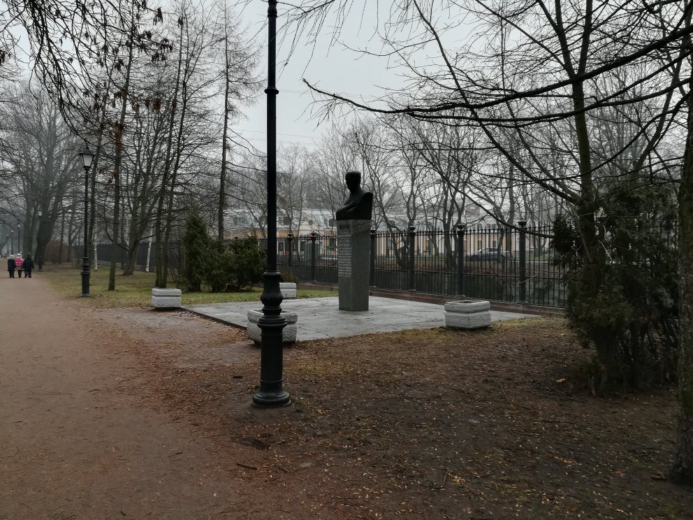 Monument Bust to Pyotr Kapitsa景点图片