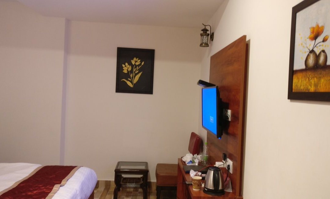 Red Crown Hotel主图