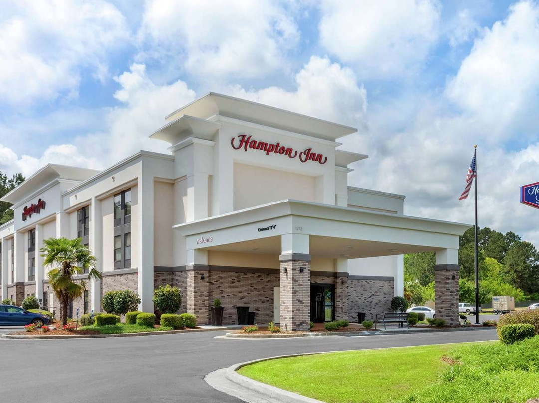 布鲁克黑文希尔顿恒庭酒店主图