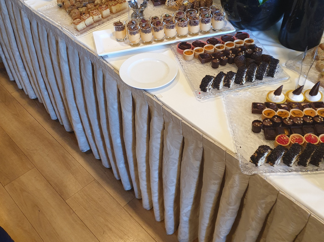 迪瓦尼卡拉维尔酒店主图