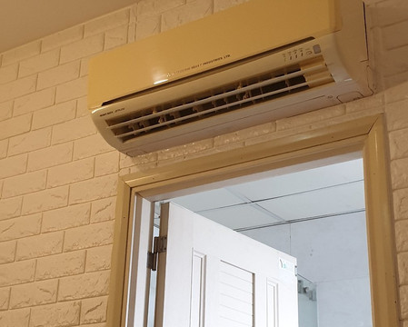 麦家辉酒店主图