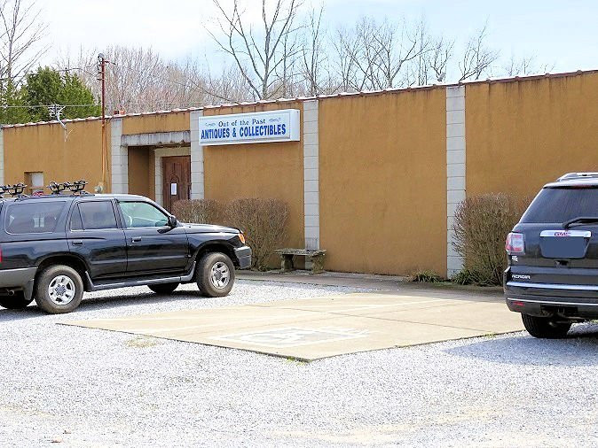 Out Of The Past Antiques-克拉克斯维尔必去景点