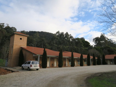 布莱特轨道酒店主图