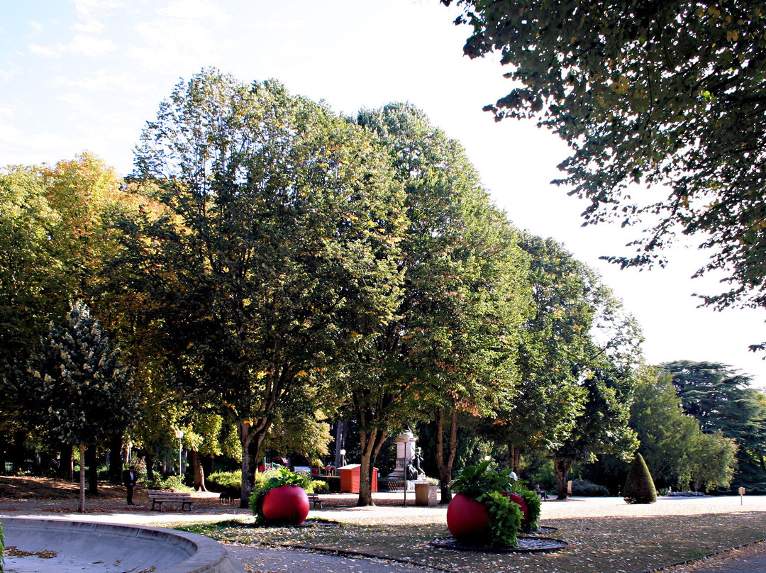 Cours Saint-Mauris-多勒必去景点