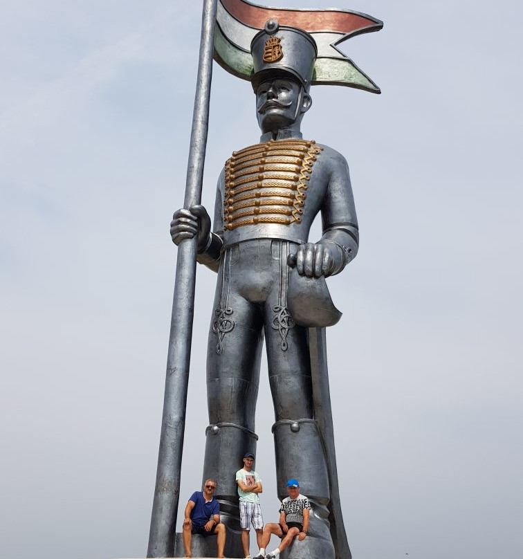 Miskahuszar Statue景点图片