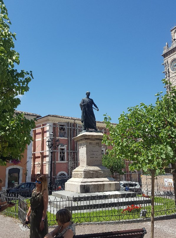 Statua di Sallustio-拉奎拉必去景点
