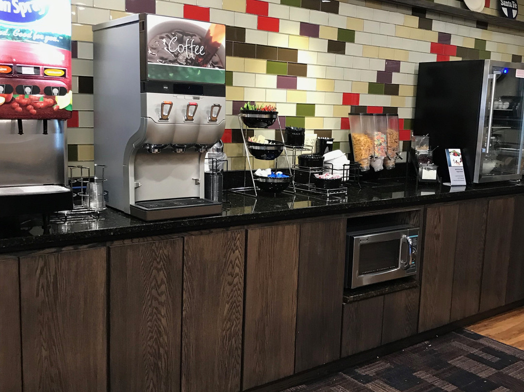 Best Western Golden Spike Inn & Suites主图