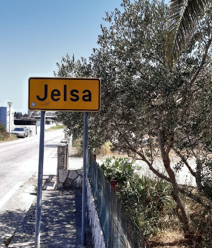 Jelsa Harbour景点图片