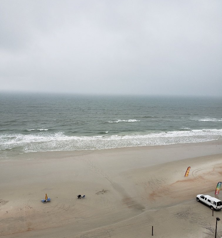 戴通纳舒尔海滨希尔顿恒庭酒店主图