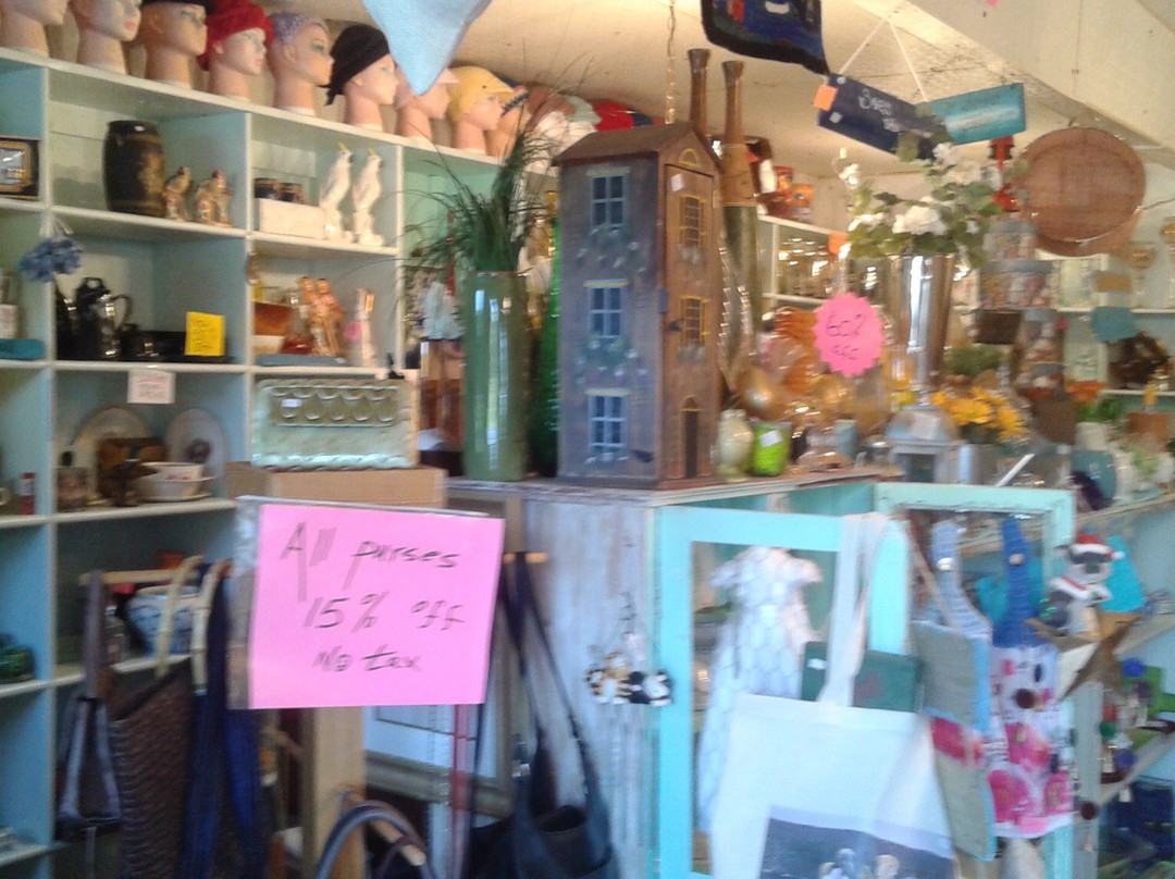 Washed Ashore Antiques & Coffee Bar-Trinity必去景点