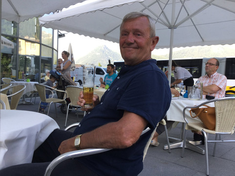 岳罗普酒店主图