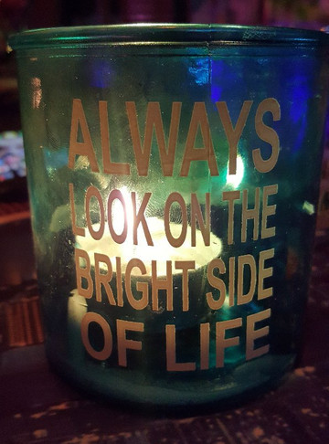 Hawaiian Club Bar-扎金索斯州必去景点