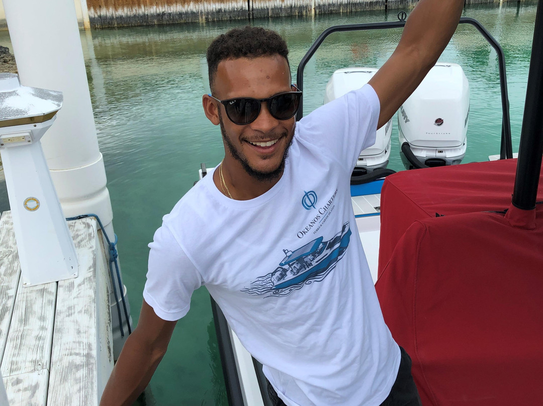 Okeanos Charters-格雷斯湾必去景点