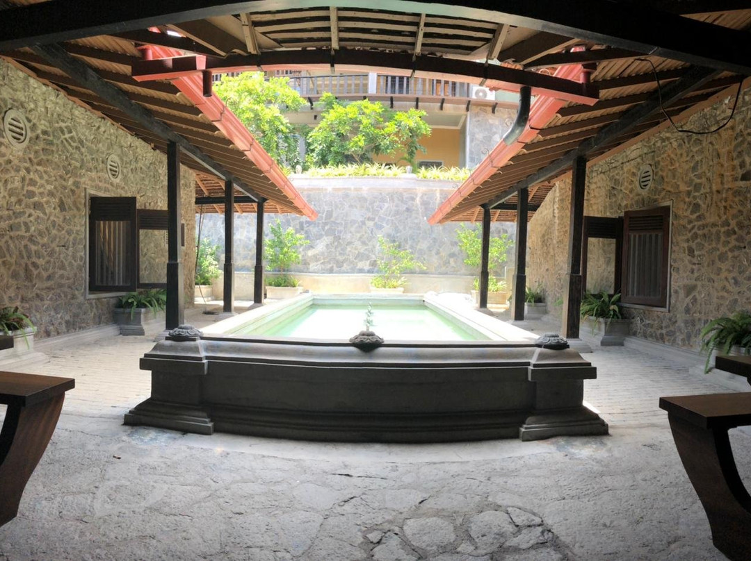 锡兰石简易别墅酒店主图