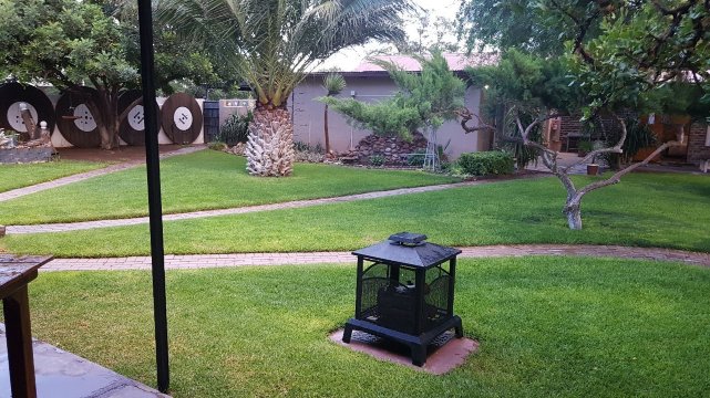 波提斯旅馆-官方